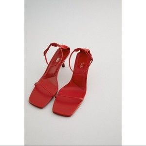 NWOT Zara Minimalist Heeled Heeled Leather Sandals in Red